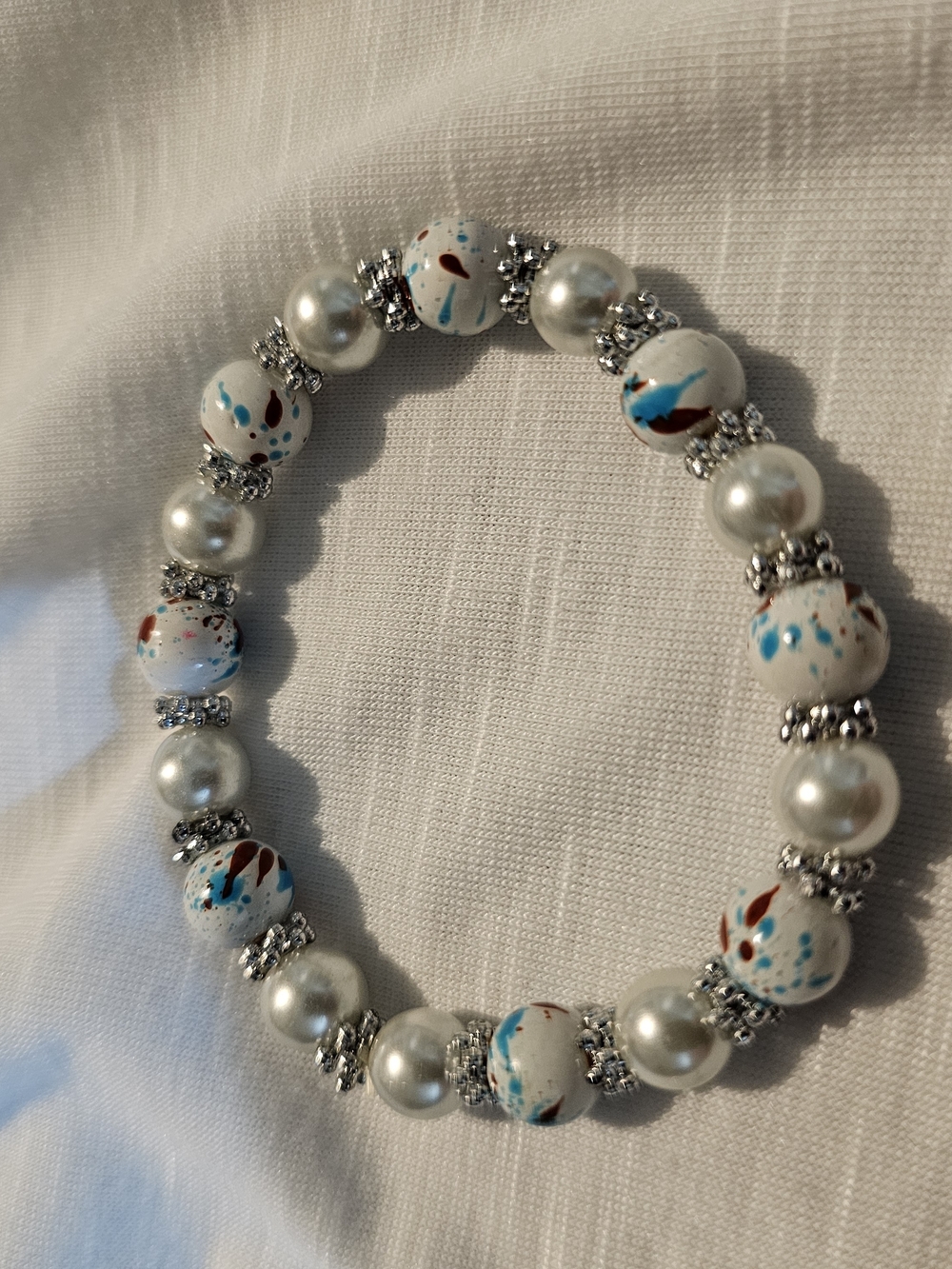 Pearl & Hand-Painted Bead Stretch Bracelet in White with Blue Accents